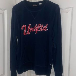 Men’s Small Undefeated navy blue crew pullover